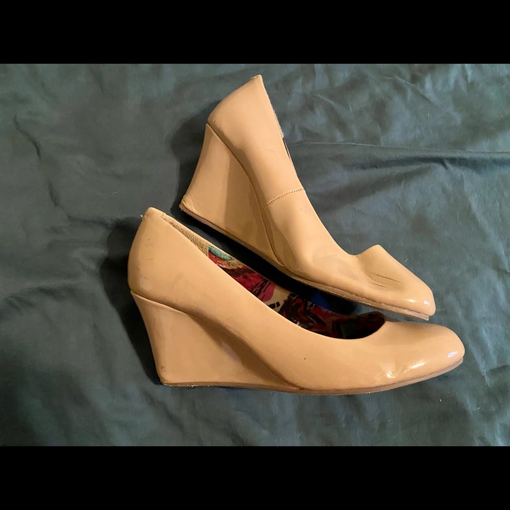 Madden girl tan wedges